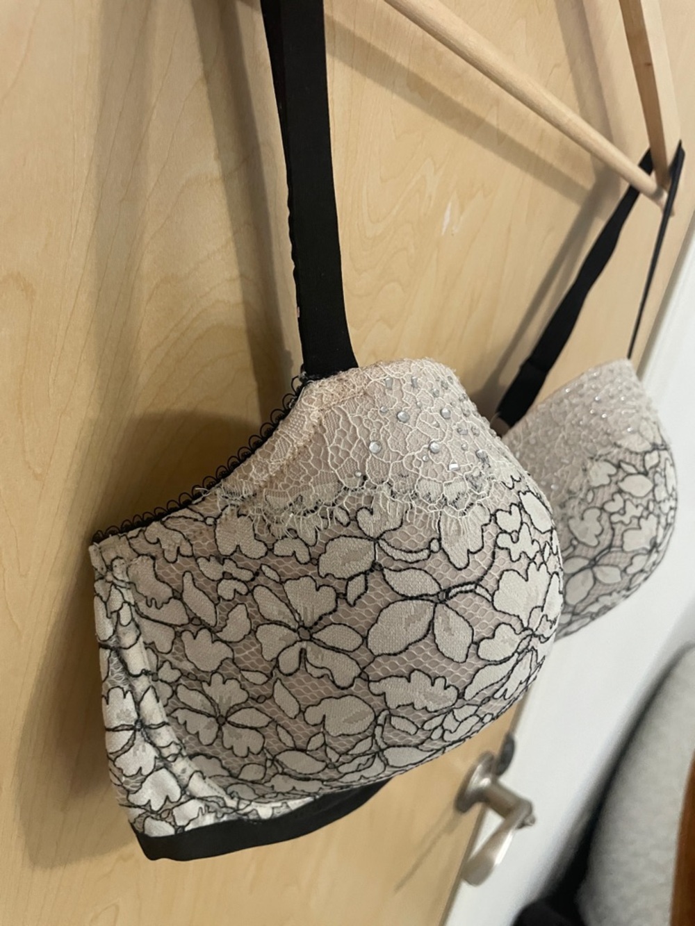 Victoria’s Secret Dream Angels Lightly Padded Demi Bra - Cream & Black 38DDD - Picture 4 of 10